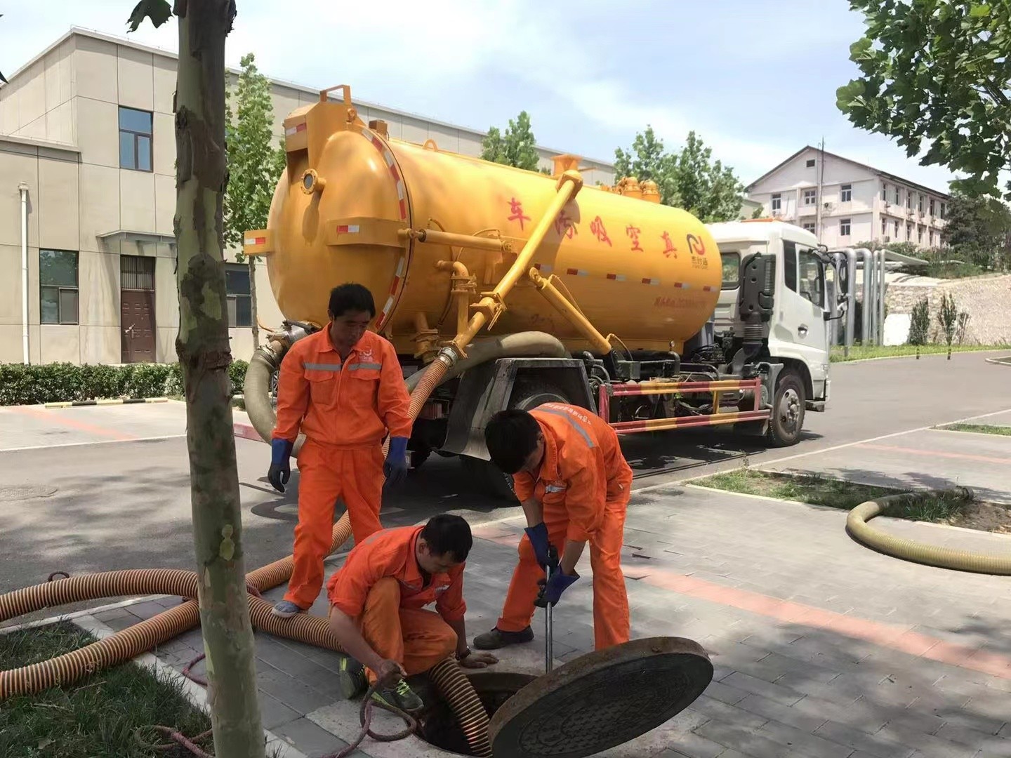 冕宁化粪池清理与5-8吨吸粪车施工效率分析